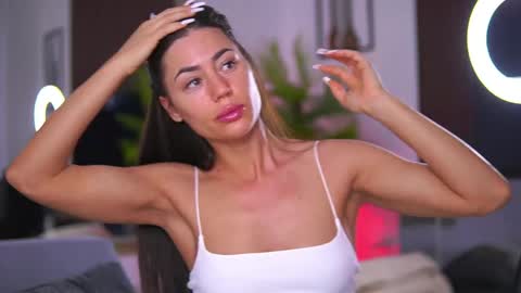 Snapshot of abbela_white chatting on April 25, 2026, 7:00 am Alexa online show from April 25, 2026, 7:00 am