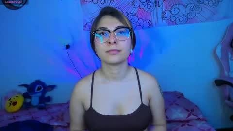 Snapshot of abbie_senjen chatting on April 17, 2026, 11:19 pm April online show from April 17, 2026, 11:19 pm