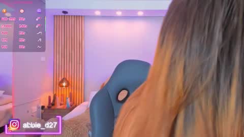 Abbie Edmond  online show from October 12, 2025, 4:00 am