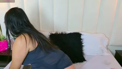 abbiejones_ online show from October 6, 2025, 1:41 pm