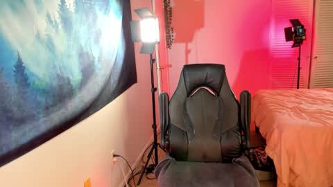 Abbie  Morgan online show from November 18, 2025, 2:50 am