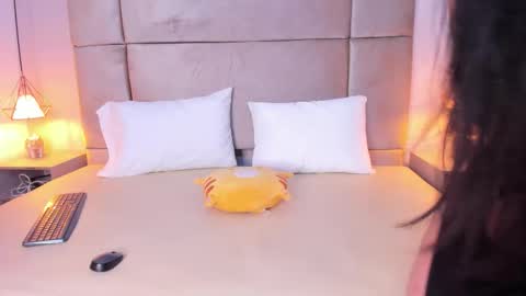 abbiethomas online show from October 18, 2025, 4:26 am