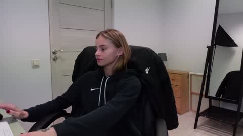 ABBY LAKER online show from January 2, 2025, 5:18 pm