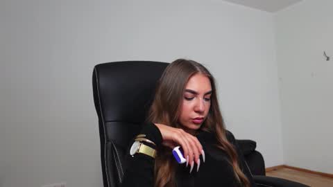 ABBY LAKER online show from October 21, 2025, 1:12 pm