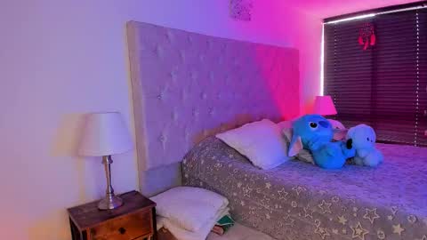 Snapshot of abbyandchris1 chatting on October 7, 2025, 1:52 pm START TRANSMISSION ---- AM COLOMBIA TIME online show from October 7, 2025, 1:52 pm