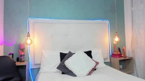 Abby Dixon  online show from December 15, 2025, 1:59 pm