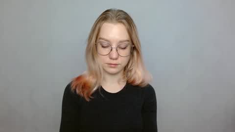 Abby Lovense is active online show from January 5, 2025, 9:05 am