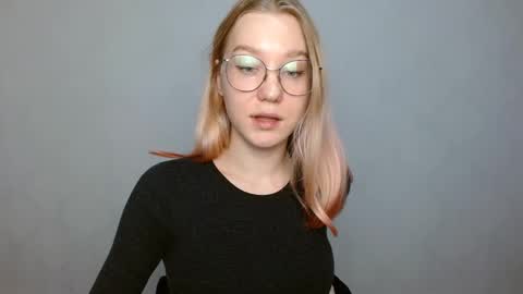 Abby Lovense is active online show from January 5, 2025, 12:10 pm