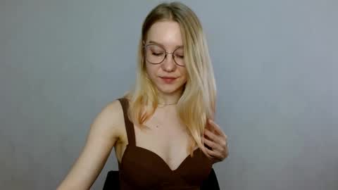 Abby Lovense is active online show from February 25, 2025, 9:53 am