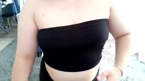 abbyvibe online show from October 29, 2025, 10:50 am