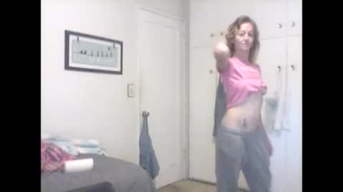 abdgg83476 online show from October 19, 2025, 3:23 pm