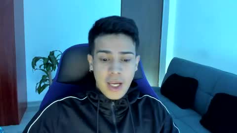 Independence model AbelAsburgo online show from November 17, 2025, 12:49 am