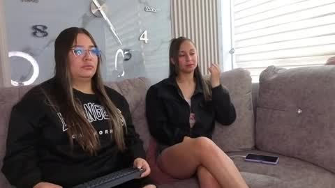 abella_as_ online show from April 2, 2026, 1:20 pm