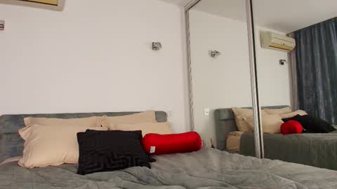 Mermaid online show from January 12, 2026, 8:03 pm