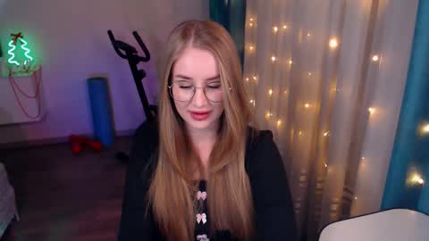 Anna online show from December 6, 2024, 7:45 pm