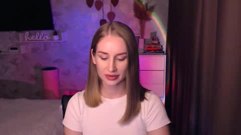 Anna online show from October 8, 2025, 6:49 pm