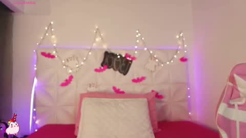 Abril  online show from October 16, 2025, 9:43 am