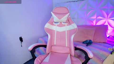 Abril  online show from November 8, 2025, 9:20 am