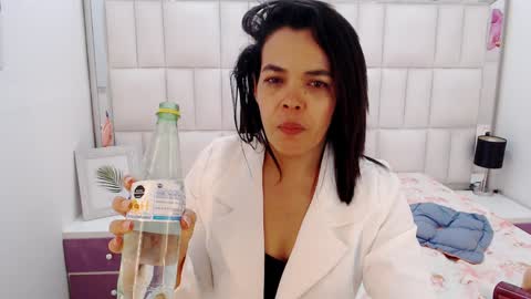 Snapshot of abril_beltran_ chatting on December 20, 2024, 4:31 am Abril Beltran online show from December 20, 2024, 4:31 am