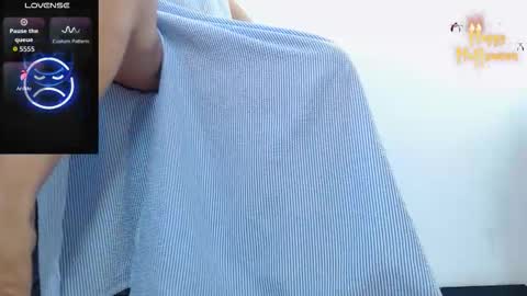 Snapshot of abril_beltran_ chatting on October 15, 2025, 11:27 pm Abril Beltran online show from October 15, 2025, 11:27 pm