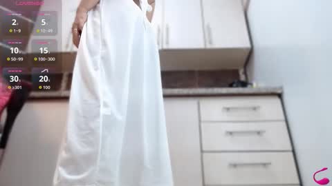 Snapshot of abril_beltran_ chatting on November 3, 2025, 10:42 pm Abril Beltran online show from November 3, 2025, 10:42 pm