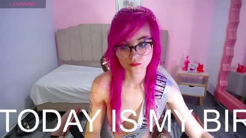 abril_ch_ online show from September 25, 2025, 10:52 am