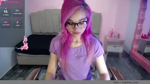 abril_ch_ online show from October 16, 2025, 10:49 am