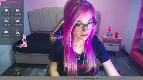 abril_ch_ online show from October 22, 2025, 10:48 am