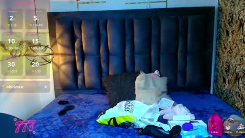 Snapshot of abril_fox__ chatting on June 11, 2026, 12:32 am Abril Fox online show from June 11, 2026, 12:32 am