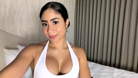 Snapshot of abril_victoria chatting on July 21, 2026, 12:35 am Abril Victoria online show from July 21, 2026, 12:35 am