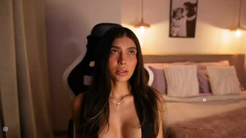 Snapshot of abril_w18 chatting on May 5, 2026, 11:35 pm My name is Alexa. Please say hello I like to chat with you. If you have requests please use tip online show from May 5, 2026, 11:35 pm