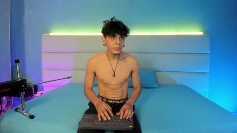 Snapshot of abrilandjulian chatting on February 27, 2026, 11:43 am Abril and Julian online show from February 27, 2026, 11:43 am