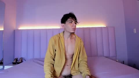 Snapshot of abrilandjulian chatting on May 21, 2026, 12:12 pm Abril and Julian online show from May 21, 2026, 12:12 pm