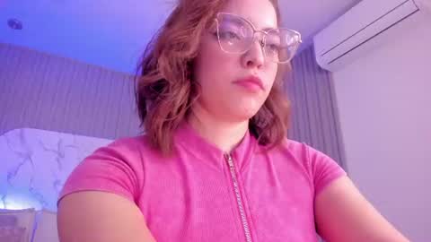 Snapshot of abrilbloom_ chatting on June 14, 2026, 2:24 am abril online show from June 14, 2026, 2:24 am