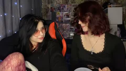 Snapshot of absent_fairy chatting on June 18, 2026, 6:01 pm absent_fairy online show from June 18, 2026, 6:01 pm