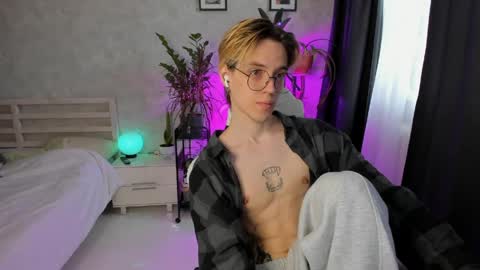 Snapshot of abslut chatting on May 1, 2026, 10:09 am Nick online show from May 1, 2026, 10:09 am