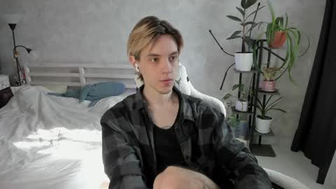 Snapshot of abslut chatting on May 22, 2026, 12:00 pm Nick online show from May 22, 2026, 12:00 pm