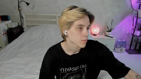 Snapshot of abslut chatting on May 28, 2026, 12:46 pm Nick online show from May 28, 2026, 12:46 pm