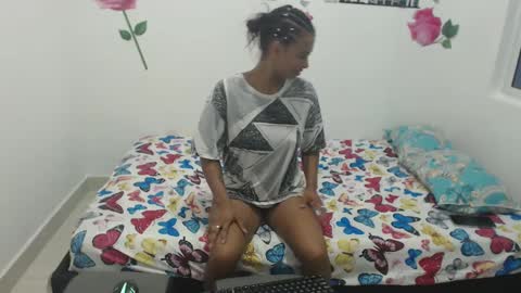 aby2_ online show from September 15, 2025, 3:56 pm