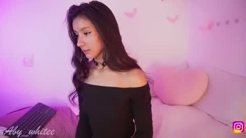 Snapshot of aby_whitee chatting on November 6, 2025, 5:19 am Aby online show from November 6, 2025, 5:19 am