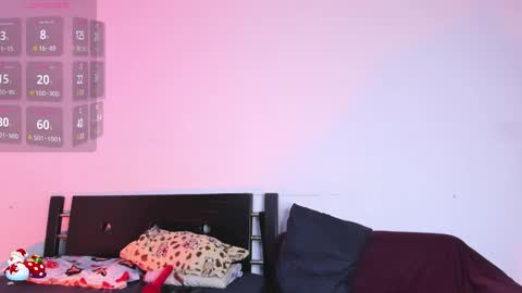 centric independent model   online show from December 14, 2024, 1:05 pm