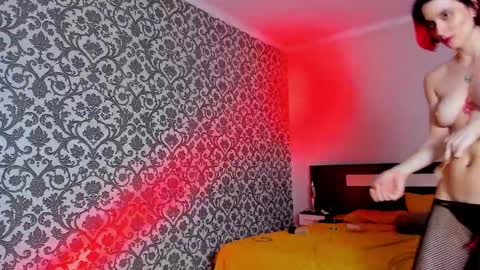 Snapshot of acidlampa420 chatting on December 6, 2024, 7:43 am MAIYA online show from December 6, 2024, 7:43 am