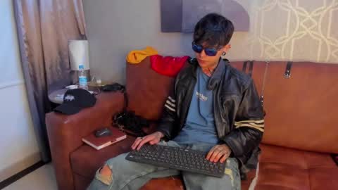 Snapshot of acidmilo chatting on December 7, 2024, 2:57 pm Acid Milo online show from December 7, 2024, 2:57 pm