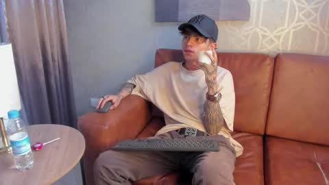 Snapshot of acidmilo chatting on December 10, 2024, 4:06 pm Acid Milo online show from December 10, 2024, 4:06 pm