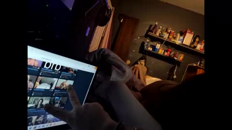 Snapshot of acouplesinners chatting on October 23, 2025, 5:40 am acouplesinners online show from October 23, 2025, 5:40 am