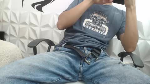 adam_evehotroom online show from February 17, 2025, 2:09 am