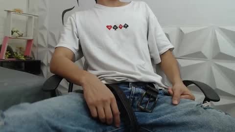 adam_evehotroom online show from March 1, 2025, 5:16 pm