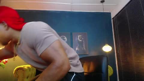 Snapshot of adam_fit19cm chatting on April 26, 2026, 1:36 am adam_fit19cm online show from April 26, 2026, 1:36 am