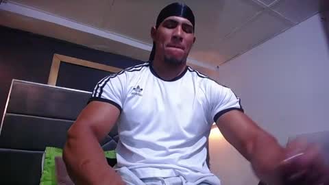 Snapshot of adam_fit19cm chatting on May 29, 2026, 1:36 am adam_fit19cm online show from May 29, 2026, 1:36 am