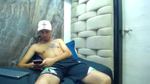 Snapshot of adamparker_ chatting on February 14, 2025, 11:53 am adamparker_ online show from February 14, 2025, 11:53 am